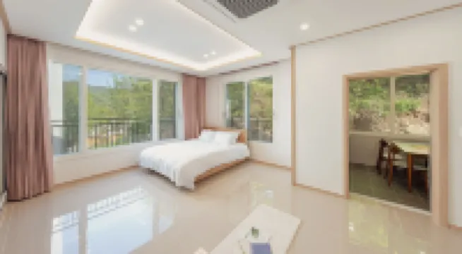 加平 Laonjena 泳池別墅