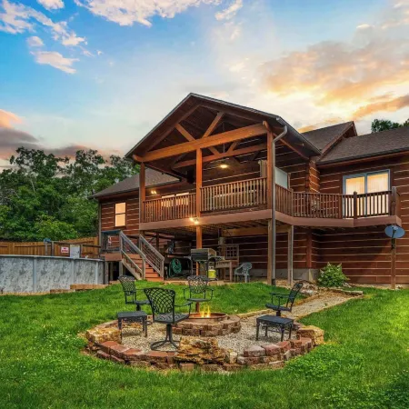 Teals Treasure Secluded Lakeside Cabin for 8!