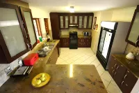 Saltycrax Backpackers Hotels in Bloubergstrand