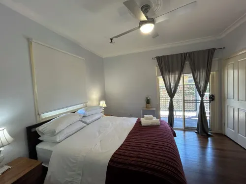 Spacious Stylish Coastal Escape 툰커리 호텔