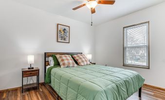 Charming Home - 2 Mi to Niagara Falls State Park!