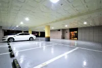 Instar Hotel Yangsan - parking