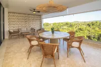 ลักชัวรี ฮิลส์ อพาร์ตโฮเทล