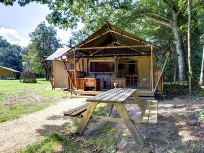 Glamping Tent in Tranquil Park