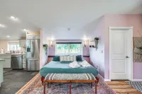 5 Mi to Dtwn Tacoma: Modern Studio Retreat - Kitchen
