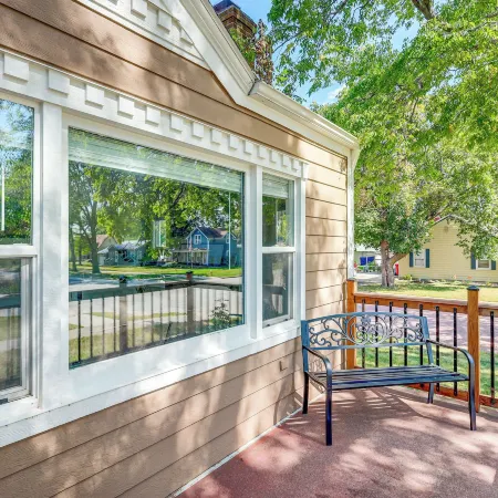 Half-mi to Dtwn Yankton & River: Charming Home!