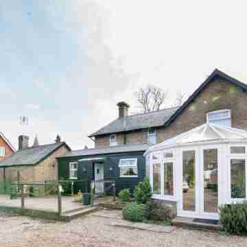 Hunters Meet Hotel Exterior