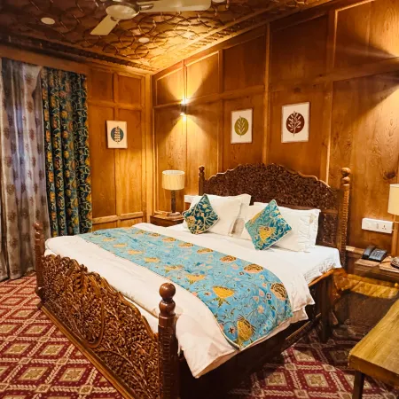 Sikandra Palace Group of Houseboats
