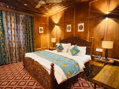 Sikandra Palace Group of Houseboats