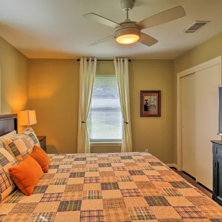 Pottsboro Home on 2 Acres w/ Hot Tub, Near Marina!