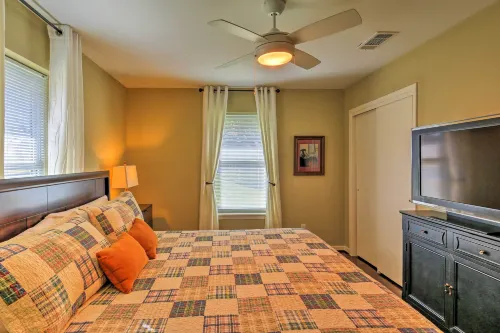 Pottsboro Home on 2 Acres w/ Hot Tub, Near Marina! - Wifi