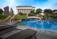 Lombok Raya Hotel - Swimmingpools