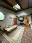 Riverfront Retreat + Spa • Private Deck • Game Room • View — Close to Sequoia NP