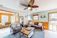 Relax at 'the Cove' Waterfront Getaway - 2-Star