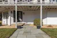 MV Beach Escape - Spacious Katama Beach House. Booking 2027