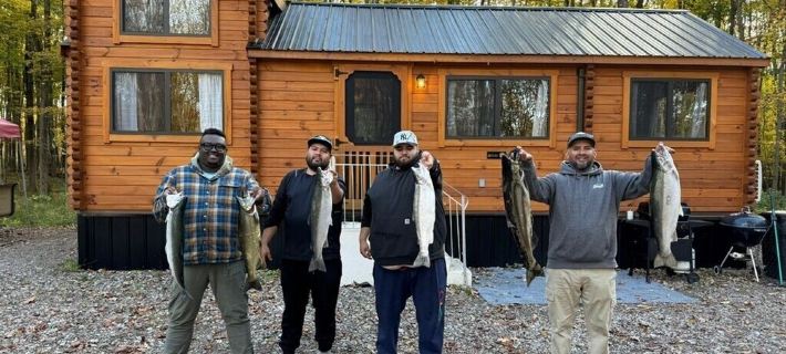 Cozy retreat for the whole family!5 min. walk to the famous Salmon River Hotels in Oswego County
