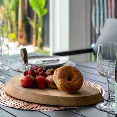 Northshore Luxe Pool House Glenelg North Dining/Meeting Rooms