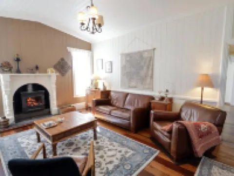 Awen Cottage - Where Heritage meets the heart of Tenterfield Hotels in Tenterfield