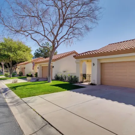 7 Mi to Mill Ave BBQ-Ready Mesa Townhouse