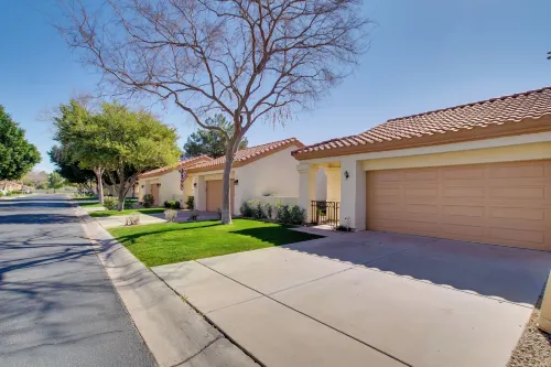 7 Mi to Mill Ave BBQ-Ready Mesa Townhouse