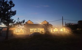 Yangyang Pool Lounge Pension & Glamping