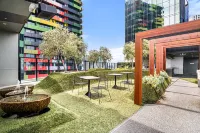 Modern Carlton Living Minutes to CBD - 4-Star