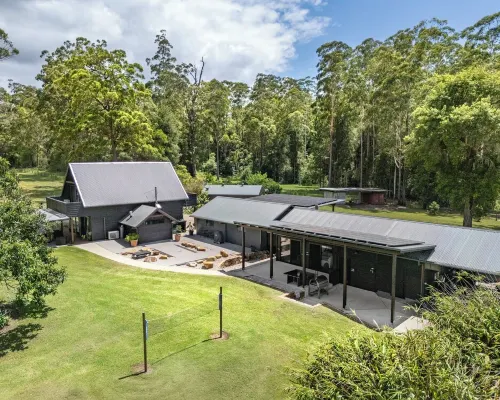 Hidden Gem, Unique Rural barn on acreage yet 5 minutes to beautiful Valla Beach Hotels in South West Rocks