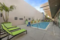 Home2 Suites by Hilton Riverside Downtown - Pools