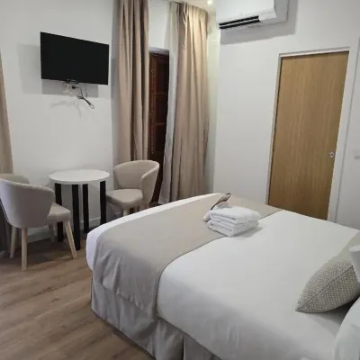 Le Petit Palü Sevilla Hotels near Palacio de las Dueñas