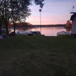 Lakefront Cabin on Quiet Private Lake Just Minutes from Town and 131 Highway - Chalets