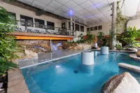 Hôtel et Pavillons le Petit Manoir du Casino - Pools