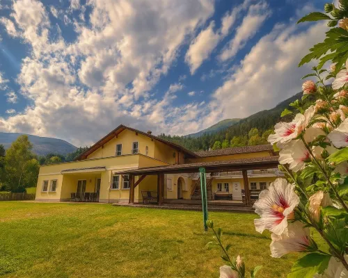 Appartementhaus Flattach Hotels in Гемайнде Флаттах