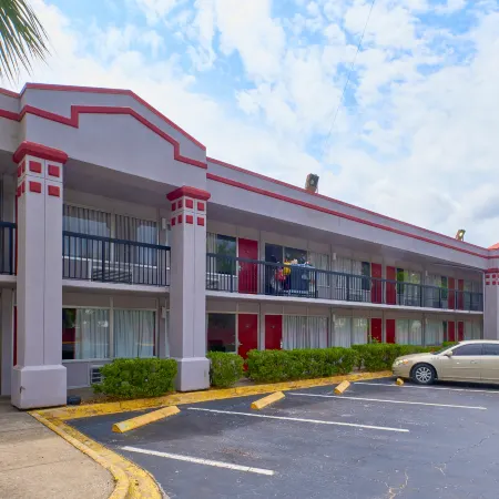 Magnuson Hotel Jacksonville Downtown Отели рядом с достопримечательностью «Метрополитан Парк»