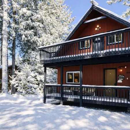 Otter Chalet On Fish Lake 4 Bedroom Home by NW Comfy Cabins by RedAwning