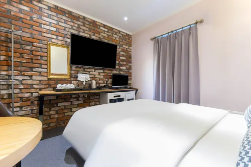 Avenue Hotel