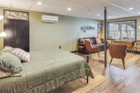 10 Mi to Downtown Clarksville: Studio w/ Patio!