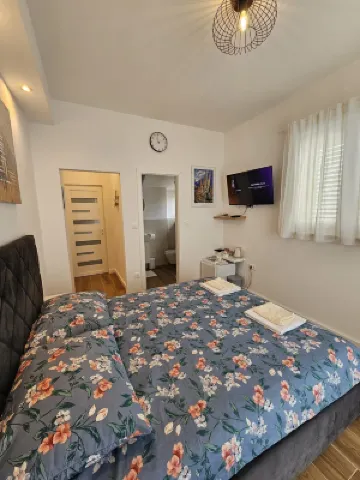 Room Ela