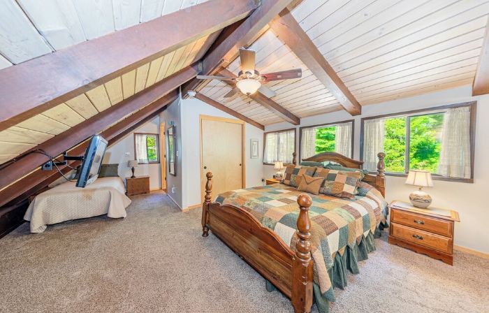 Spacious, 3BR/3Ba, A/C, EV charger, game room, pool table, 2 miles from Yosemite