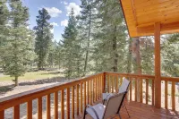 Spacious Duck Creek Village Cabin w/ Hot Tub! - acceptant les animaux