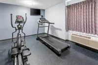 Days Inn & Suites by Wyndham DeSoto - Gym