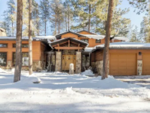 Base Camp by AvantStay Magical Cabin w Sauna Hot Tub Close to Snow Golf Hotels in Sunriver