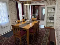 Hillsdale Cottage: Just a Short Walk to Hillsdale College! Across from Handmade