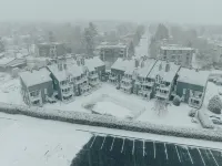 Luxurious condo in downtown Magog with wood fireplace and pool