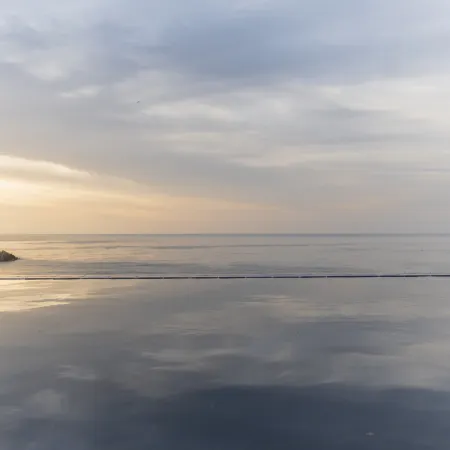 Pohang Cherry Blossom Pool Villa Pension
