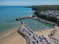 17 Beach Court - 2 Bed Apartment - Saundersfoot - parking