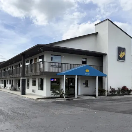 Super 8 by Wyndham Richmond Hill