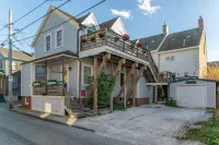 Newport Harbor View Cottage w/ Decks & Parking