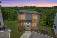 Peak Pursuit by Beyond Expectations Mountain Home With Indoor Pool فنادق في 
