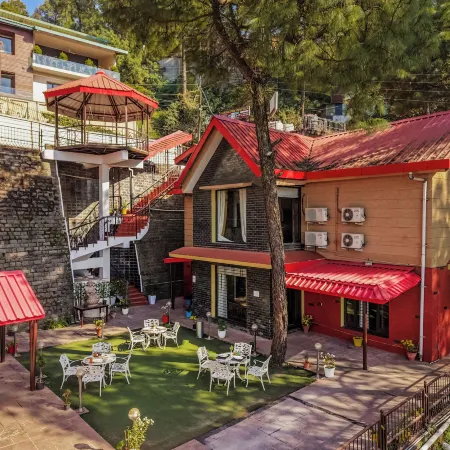 Alaya Stays 3BHK Golden Meadow Villa