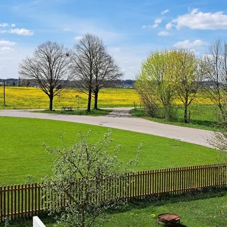 On the Allgäu Cycle Path, Quiet Apartment, with Bicycle Garage Отели рядом с достопримечательностью «Станция Memmingen »